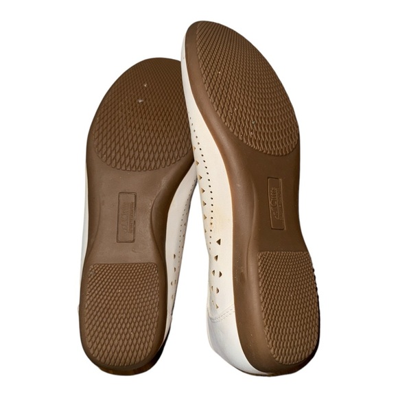 Cliffs by WHITE MOUNTAIN Cream Perforated Loafers - Picture 3 of 4